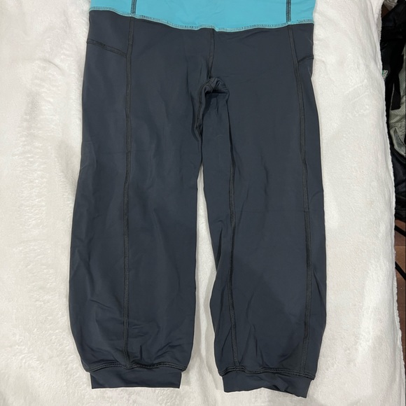 Gray Lululemon cropped leggings - Size 4 - Picture 2 of 4